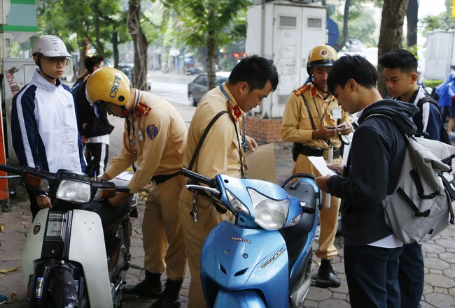 Ngày 1/10, ra quân thực hiện cao điểm bảo đảm trật tự, an toàn giao thông cho lứa tuổi học sinh - Ảnh 1.