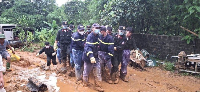 Vụ sạt lở nghiêm trọng tại Hà Giang: Tìm thấy thêm một nạn nhân nam, còn 2 người mất tích - Ảnh 2.